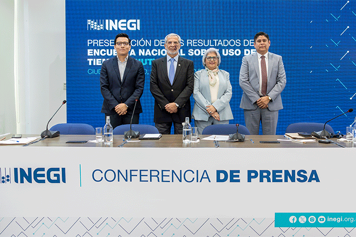 autoridades del INEGI y medio de comunicación.