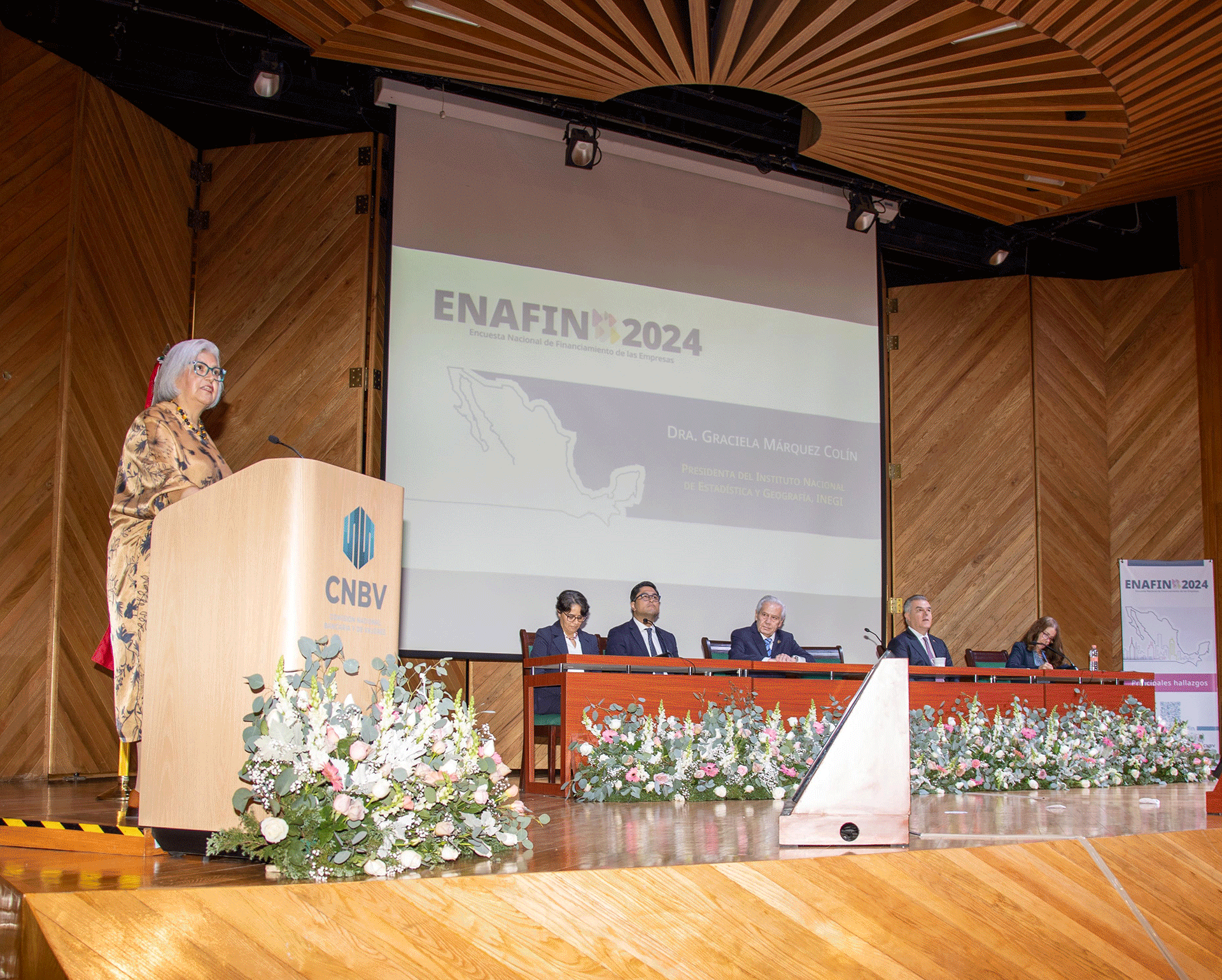evento y participantes.