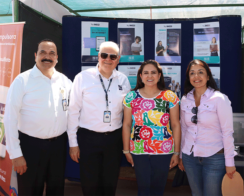 autoridades y personal asistente.