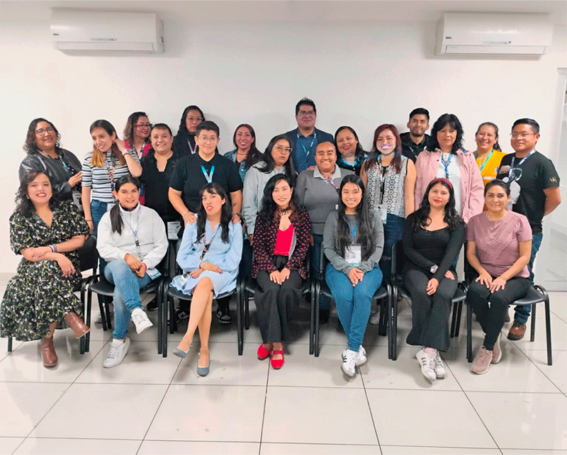 autoridades y personal asistente.