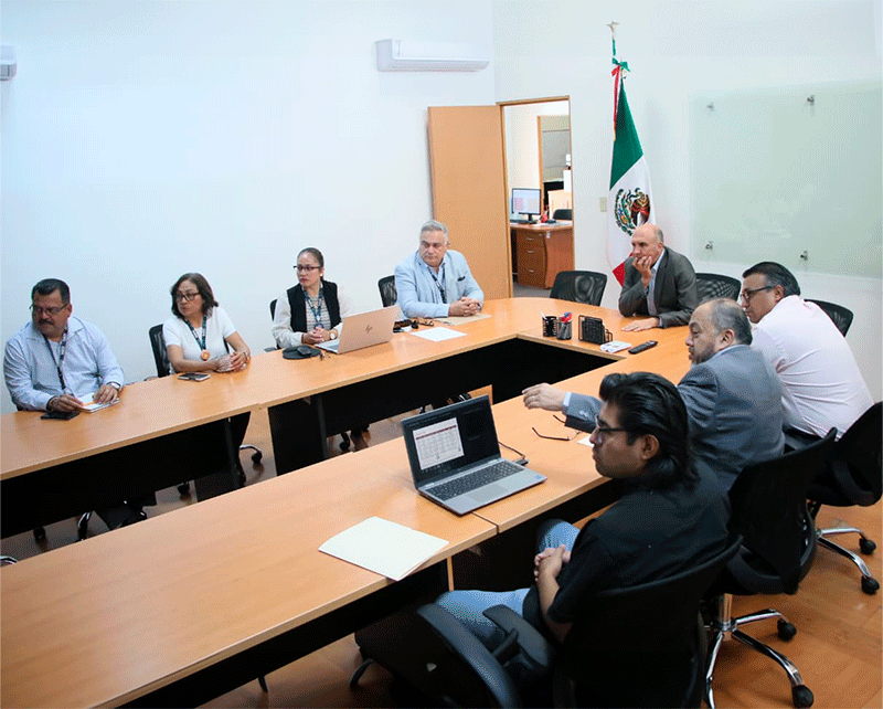 autoridades presentes.