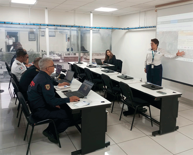 autoridades y personal asistente.