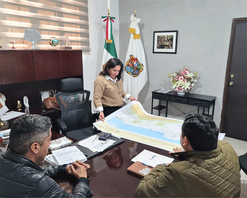   autoridades municipales y personal del Instituto.