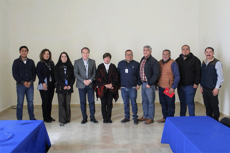 autoridades y personal asistente a la reunión. 