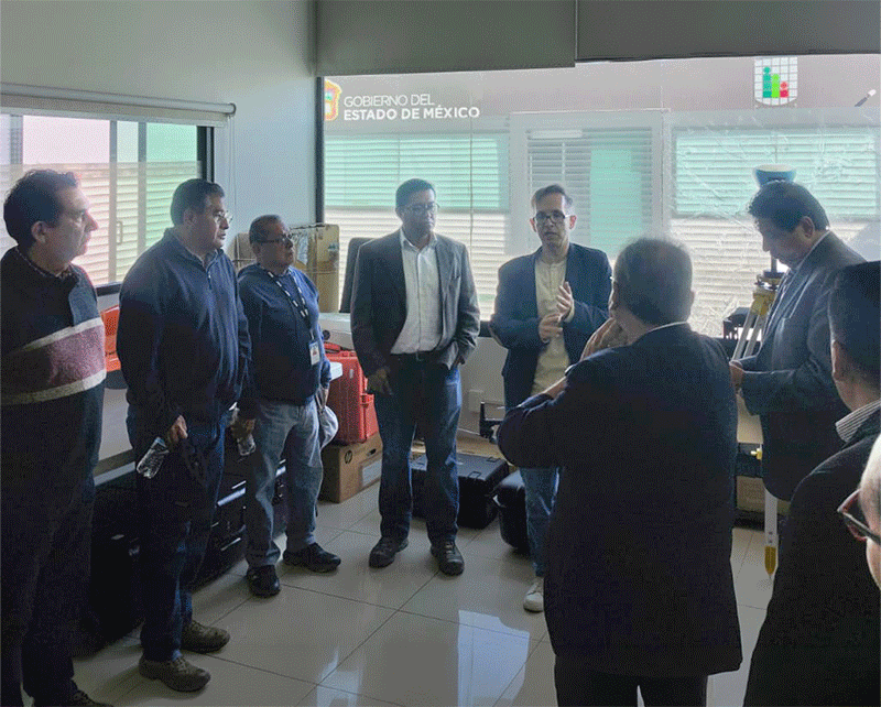 autoridades y personas asistentes a la reunión.