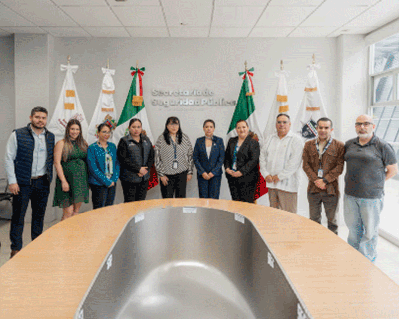 autoridades y  personas asistentes.