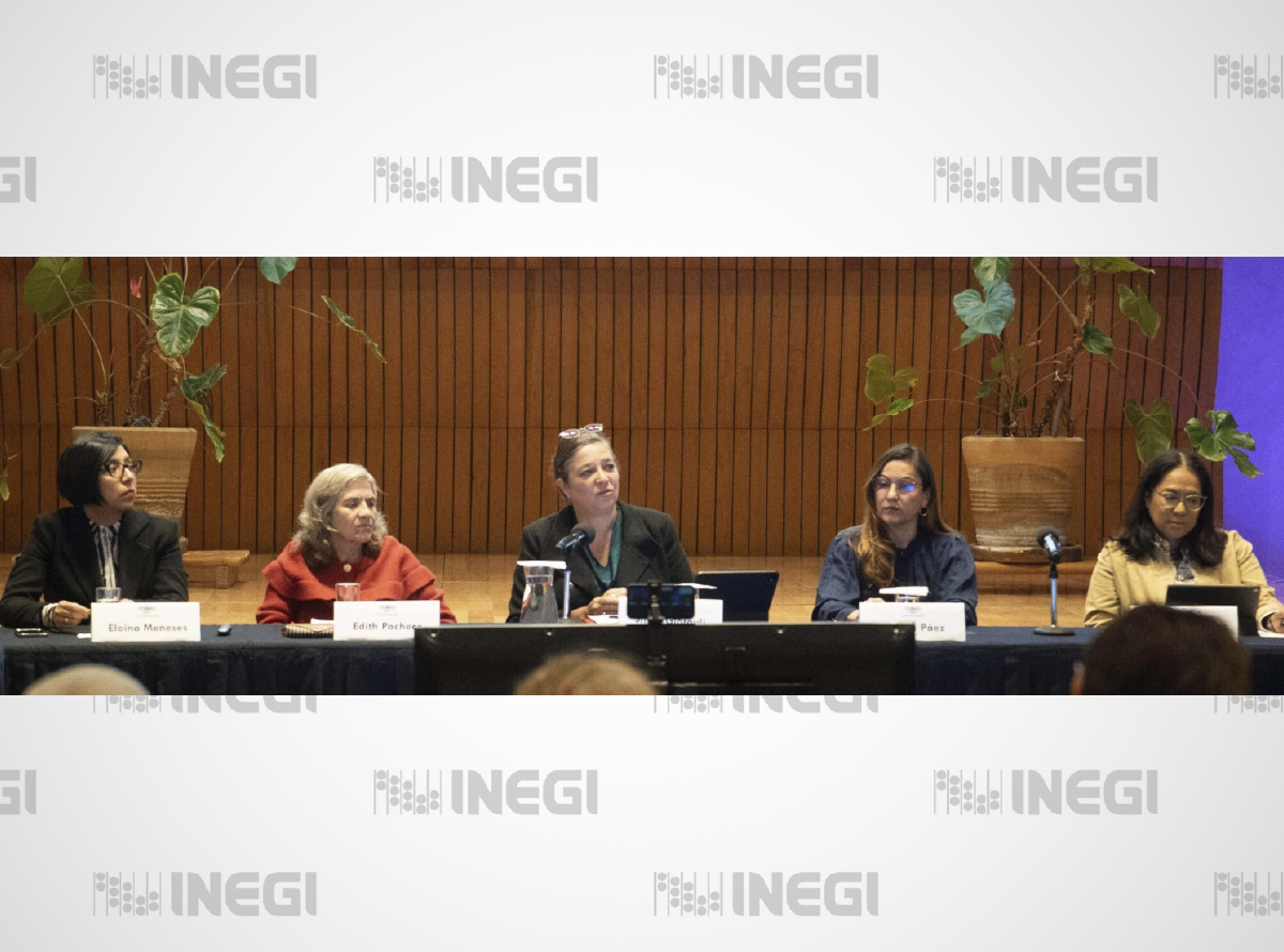 autoridades y personal asistente.