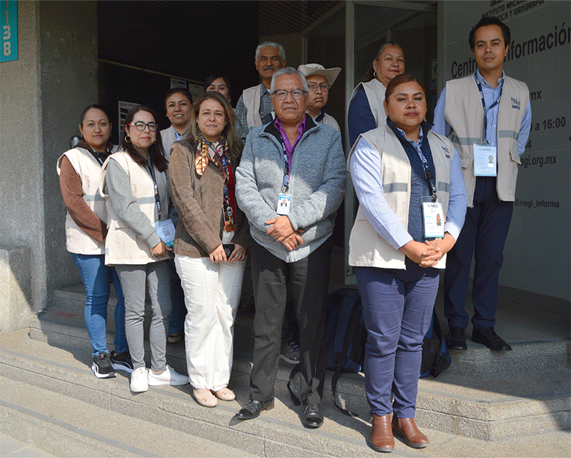 autoridades y personal de campo.