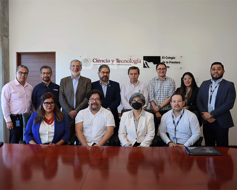 autoridades y personal asistente.